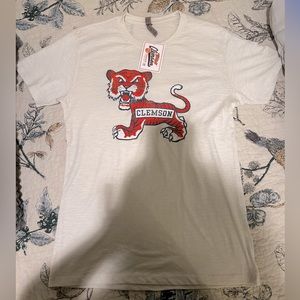 OVER 50% OFF Clemson tiger t shirt great for back to school
